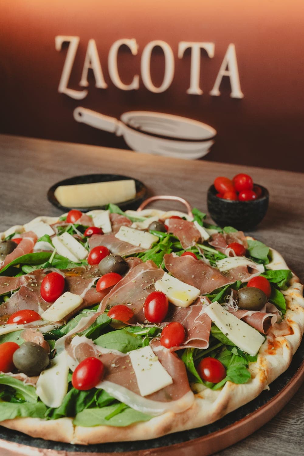 Pizzas e Porções à Noite